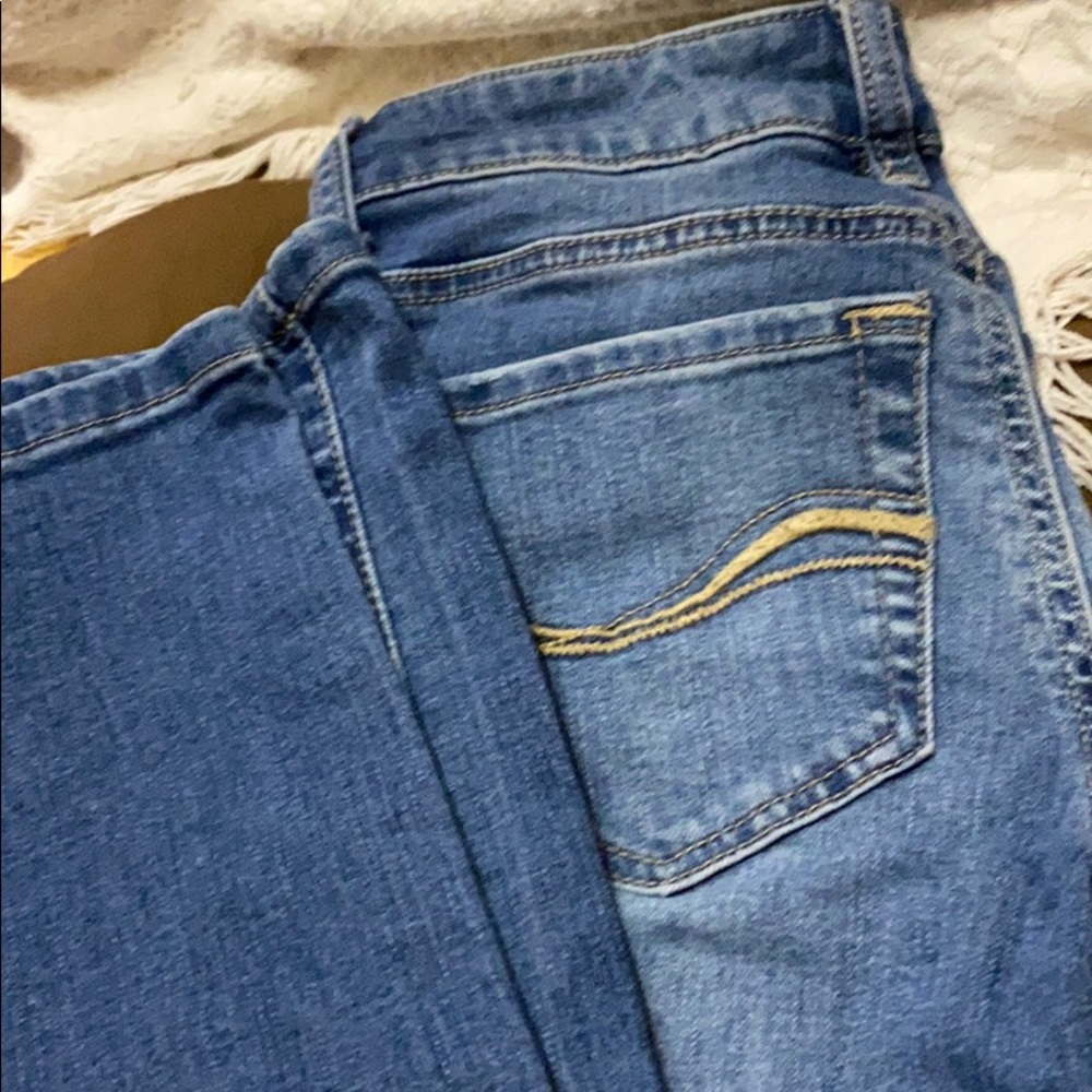 Non ripped jeans